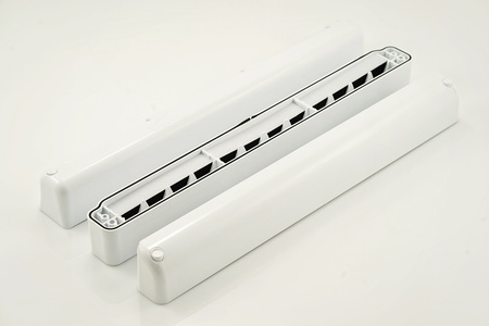 Nawiewnik automatyczny akustyczny, z automatyczną regulacją, komorą tłumiącą i czerpnią akustyczną, typ VT1301